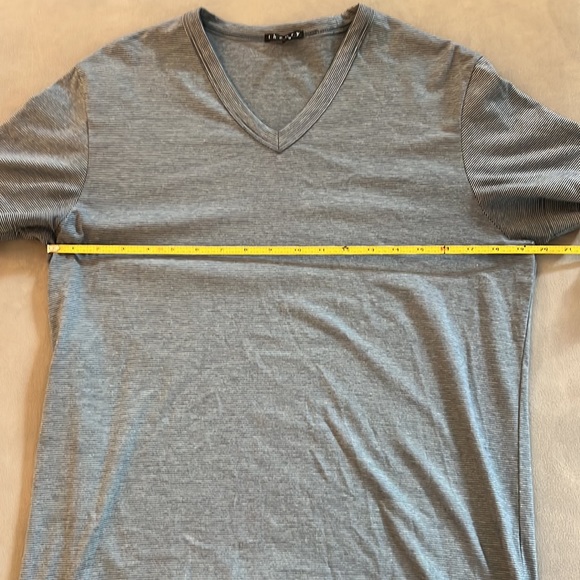 Perfect condition Mens M Theory blue and white striped V neck T shirt - Picture 5 of 6